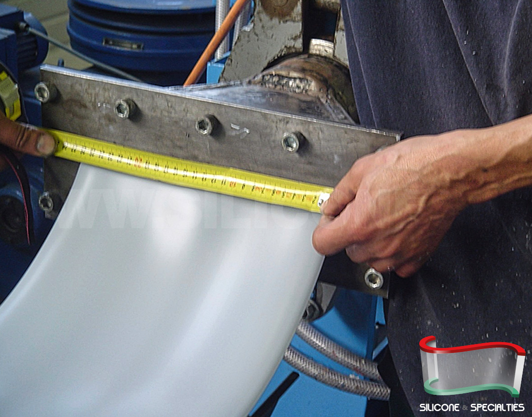 MAXI ESTRUSIONE DEL SILICONE